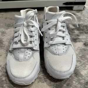 Kids size 5 all white huaraches